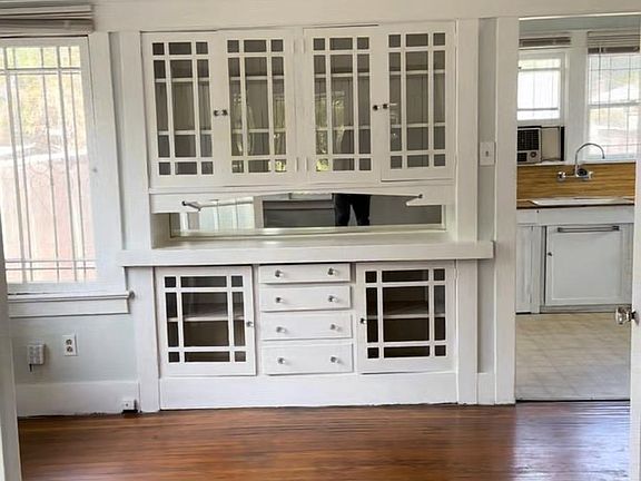 3rd image of 315 Jones St