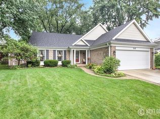 305 Devlin Ct, Naperville, IL 60565