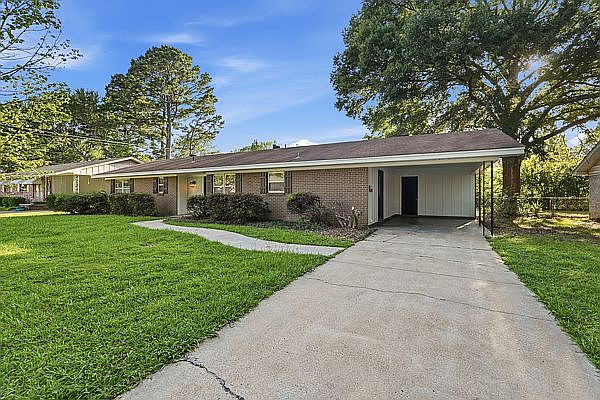 1st image of 1307 Hillcrest Dr