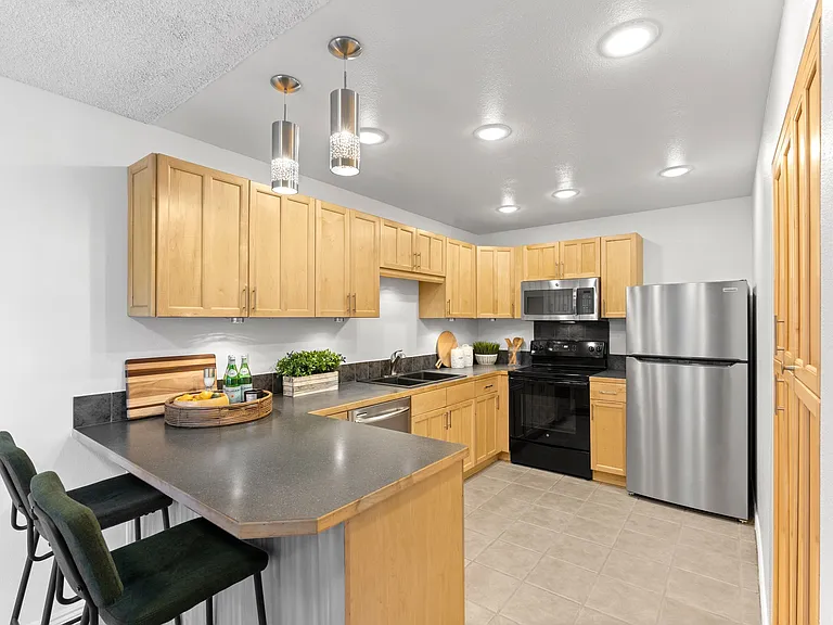 2926 Glenwood Dr — Photo 3
