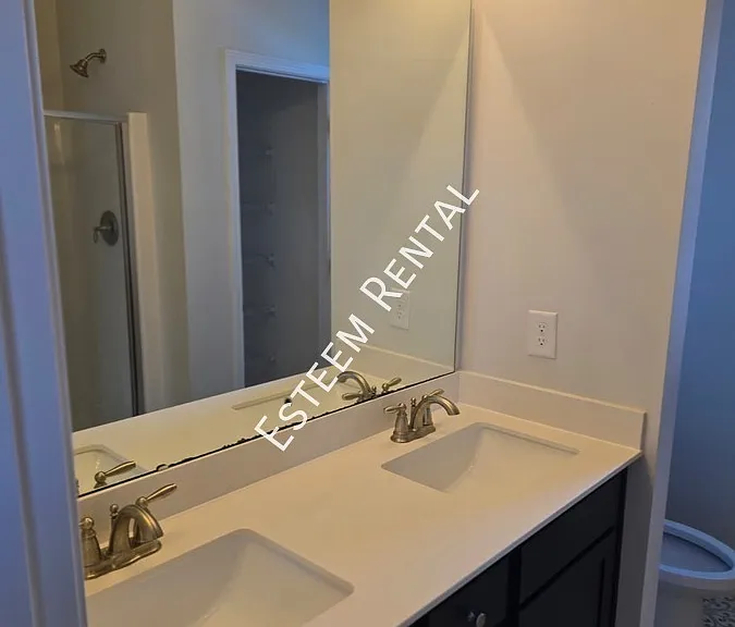 90 Greenview St — Photo 16