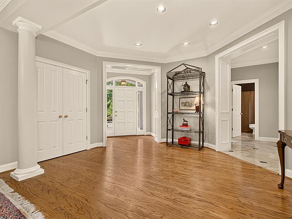 3rd image of 878 Caledonian Way
