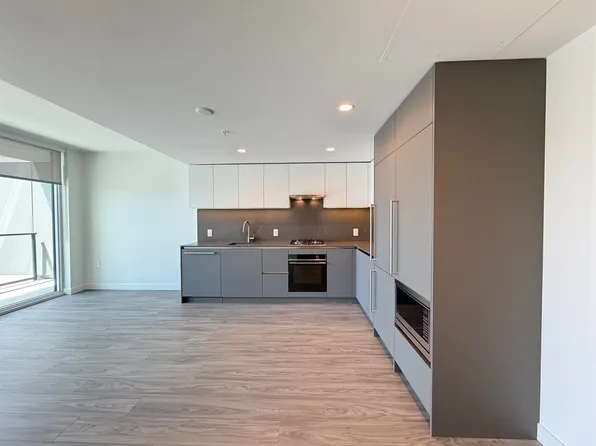 2135 Springer Ave #1507, Burnaby, BC V5B 3N1