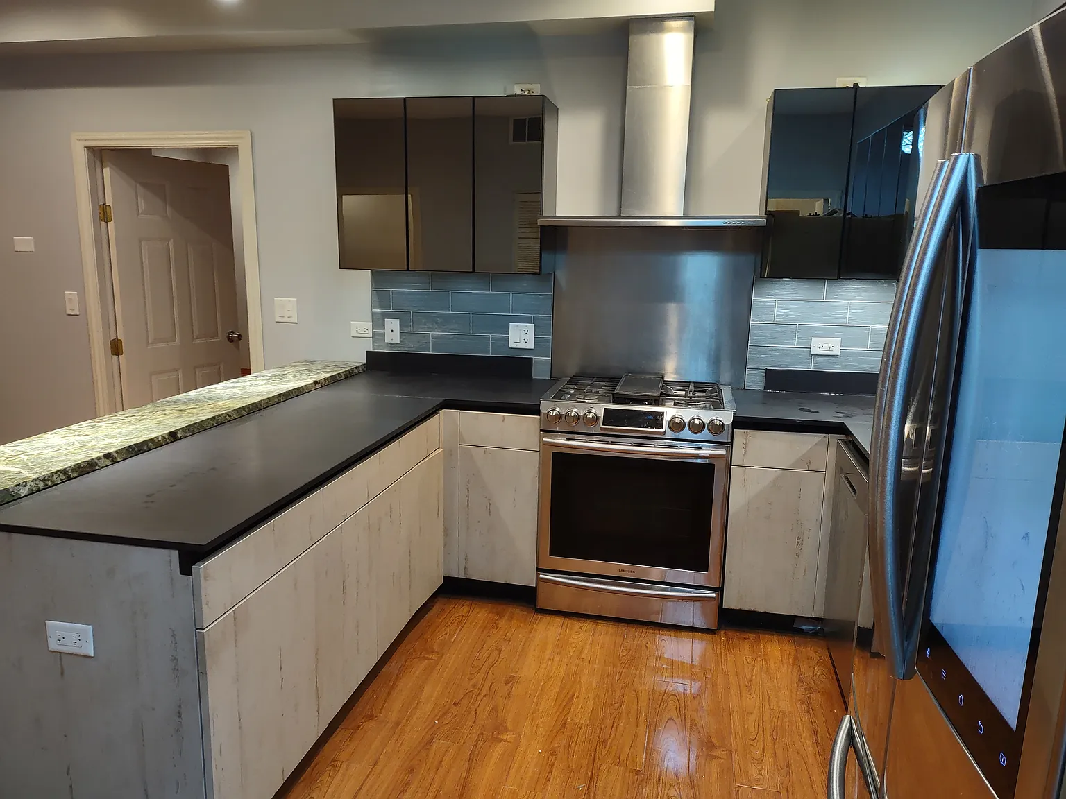 2 bed, 1200 sqft, $2,500 — Photo 4
