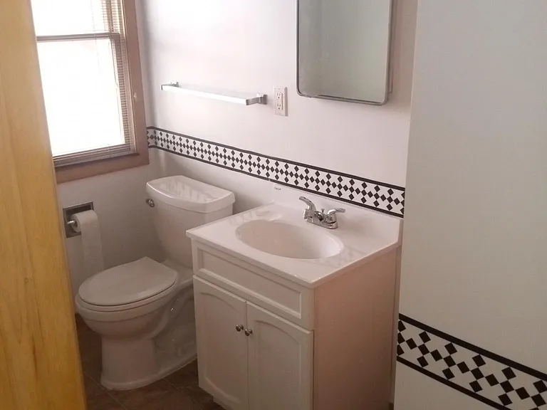 517 S 6th St — Photo 15