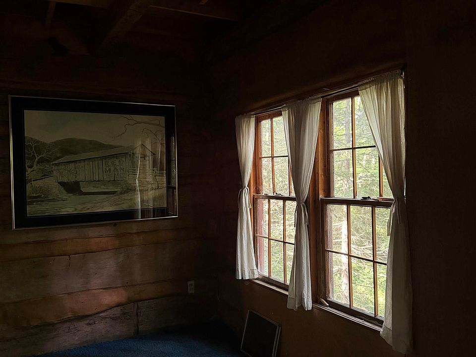 16th image of 2527 Smithtown Rd