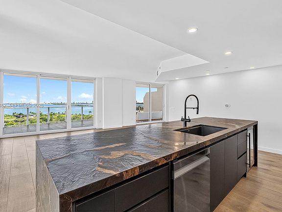 3rd image of 4250 Biscayne Blvd APT 1502