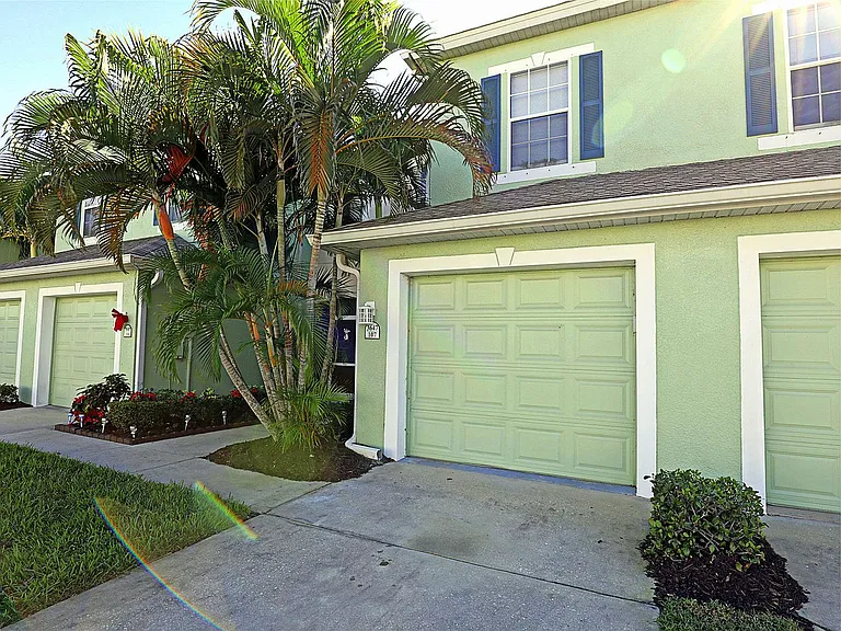 3647 Pine Oak Cir #107 — Photo 2
