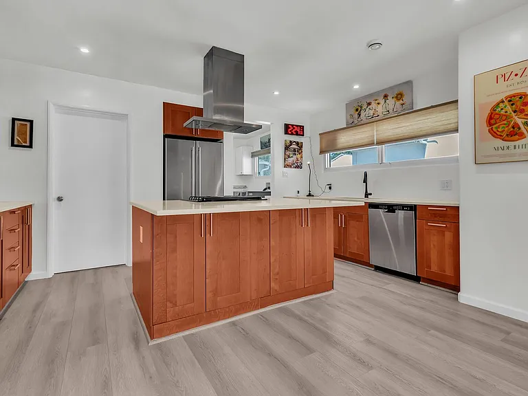 6415 W 87th St — Photo 10