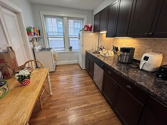 2nd image of 93 Chester St APT 1