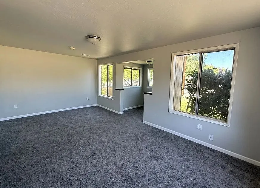 3 bed, 2.0 bath, 1744 sqft, $2,800 — Photo 3