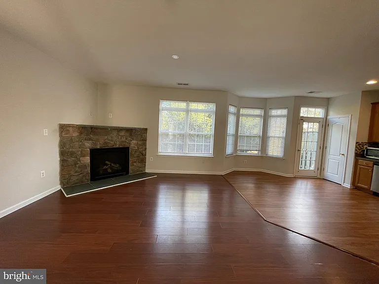 314 Kintyre Ln — Photo 5