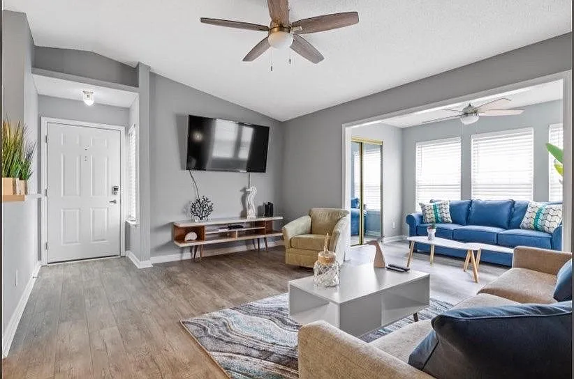 2 bed, 1100 sqft, $2,100 — Photo 1