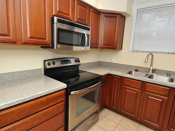 4th image of 1363 Bluff Ave #B