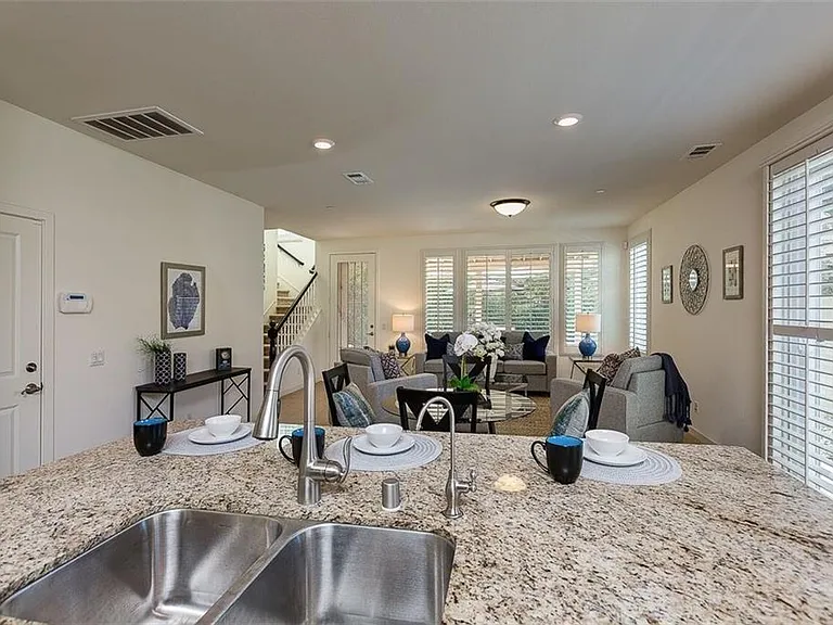 21100 Blossom Way — Photo 5