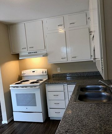 5th image of 5607 Wales St