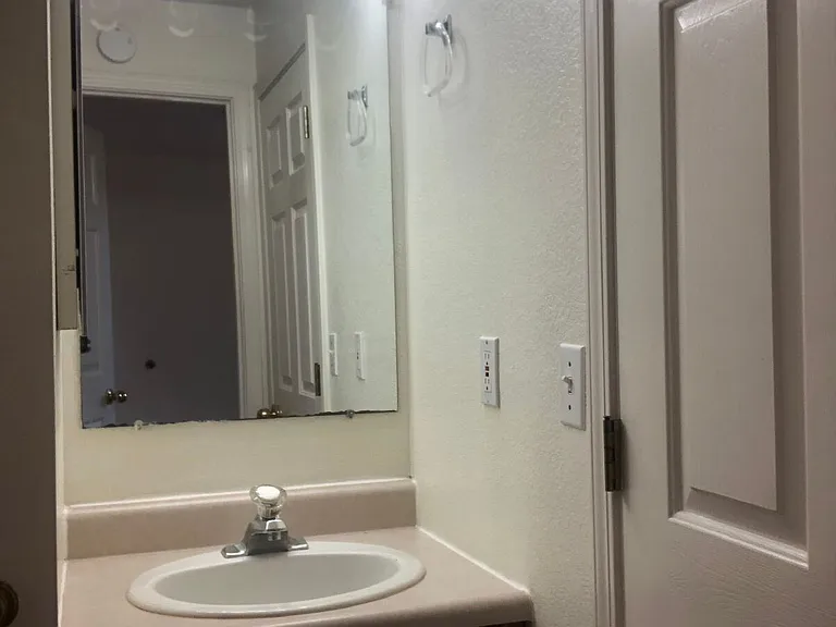 700 NE Johnson St #17 — Photo 8