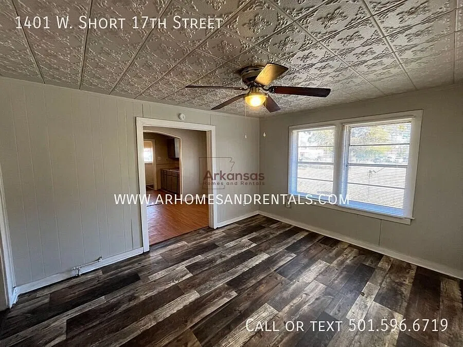1/2 Off First Month's Rent Special! ~ 1401 W. Short 17th Street ~ 3 Bedrooms | 1 Bathroom — Photo 3