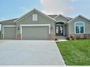 804 Bridgeshire Dr, Raymore, MO 64083