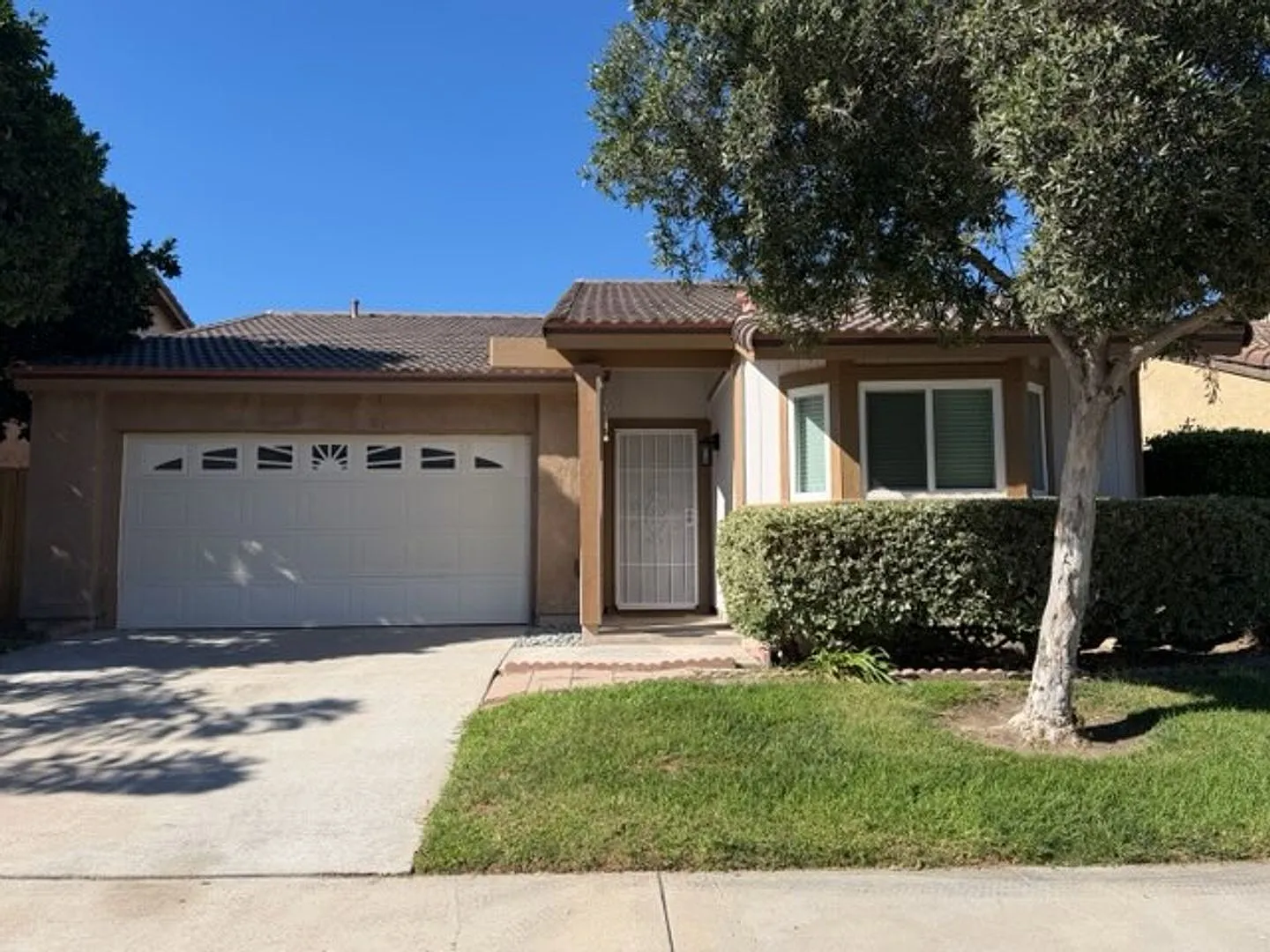 Beautiful Single Story 2 Bedroom! — Photo 1