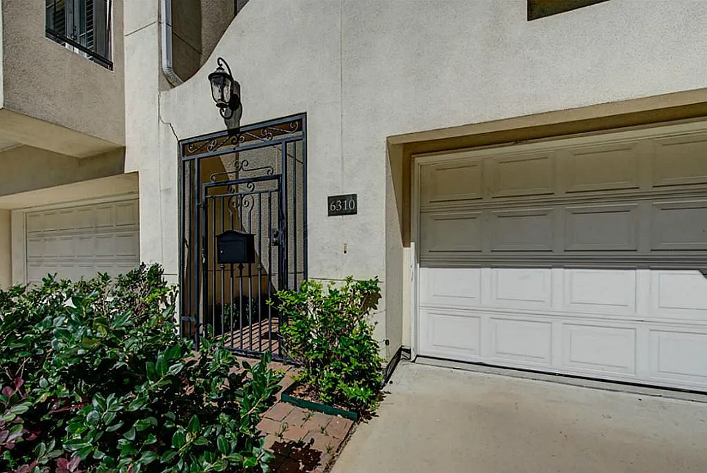 3 bed, 3.5 bath, 2261 sqft, $2,900 — Photo 3