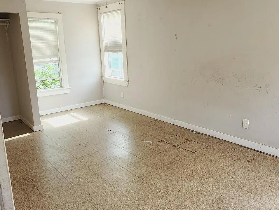 128 E Avenue D #1/2
