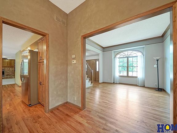 4th image of 6534 S 32nd St