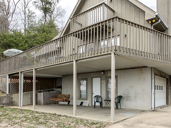 4th image of 1088 Lakefront Dr