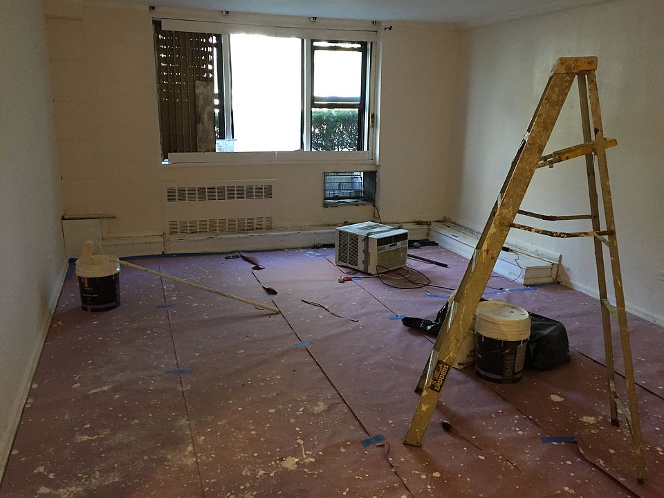 1st image of 860 E 18th St #L22