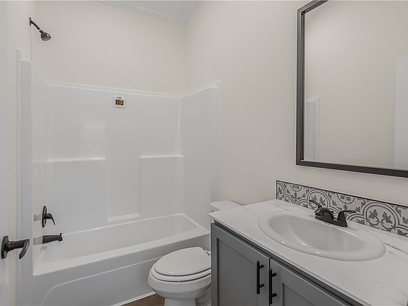 4th image of 495 Avenue C