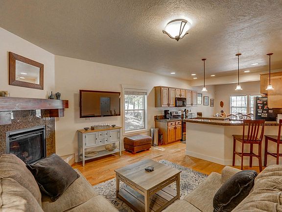 3rd image of 1345 Majestic View Dr