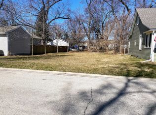 28 Arlington Rd, Fox Lake, IL 60020