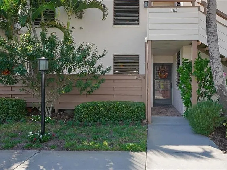 183 Pineneedle Dr — Photo 2