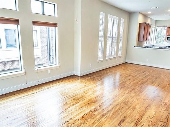 5th image of 1611 Silver St