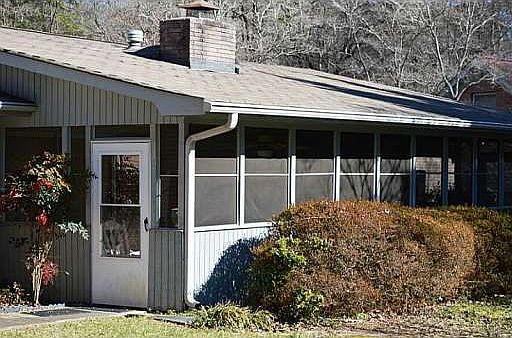 2nd image of 2828 Twin Springs Dr