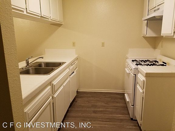 4th image of 302 S Newhope St APT 5