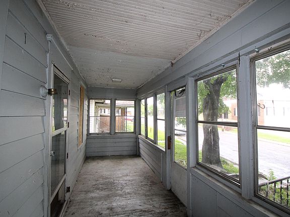 4th image of 2407 N Flora Ave