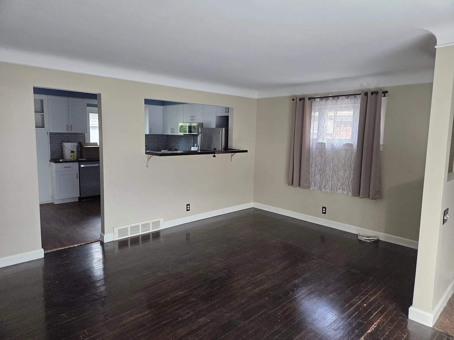 3 bed, 1074 sqft, $1,950 — Photo 3