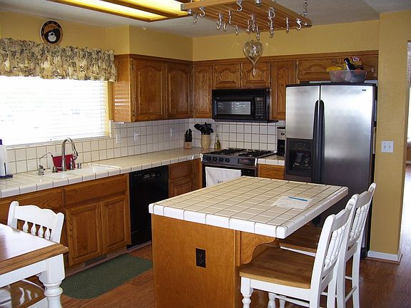 2nd image of 490 Verona Pl