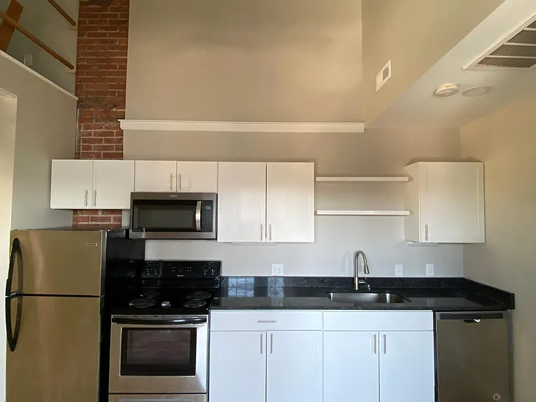 2014 Lark St #3 — Photo 3