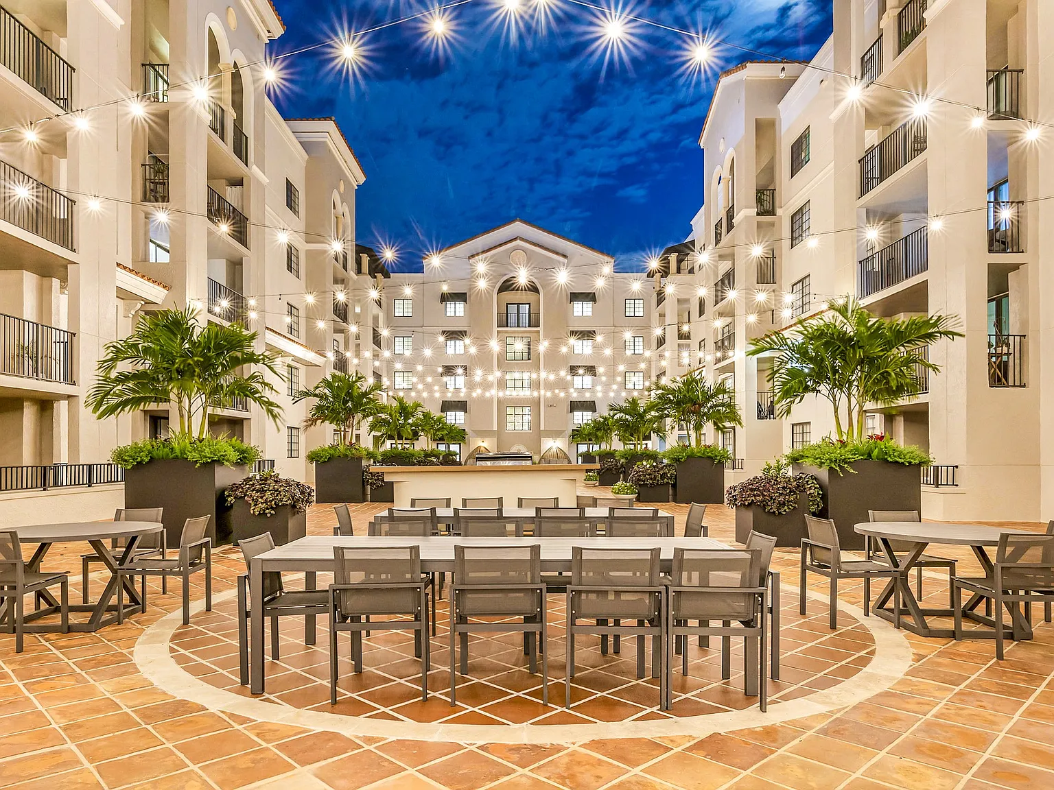 Gables Grand Plaza Apartments — Photo 4