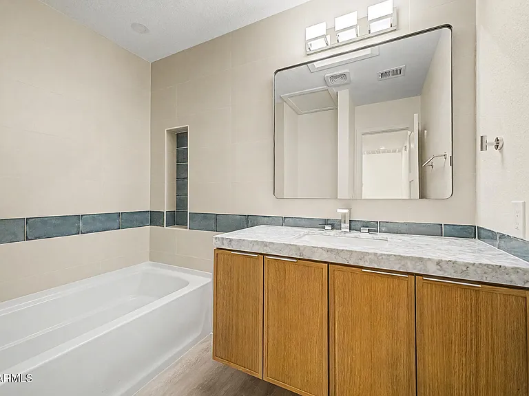 2084 N Sunset Dr — Photo 23