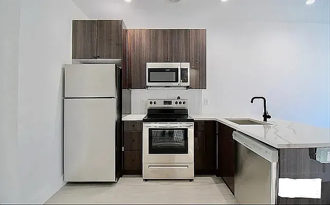 Rented by REAL New York | media 17