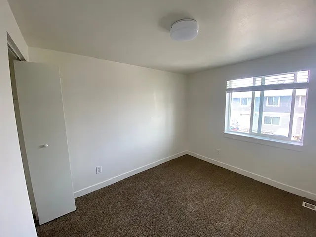258 E Center St — Photo 2