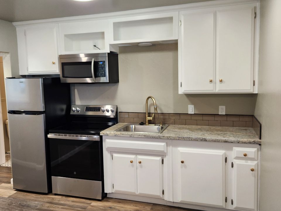 1st image of 173 College Way #B