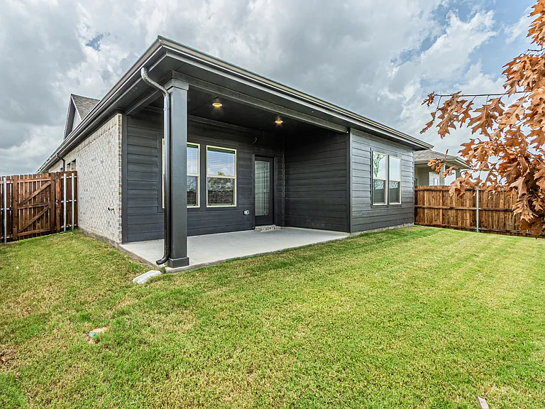 1134 Old Stead Dr — Photo 35
