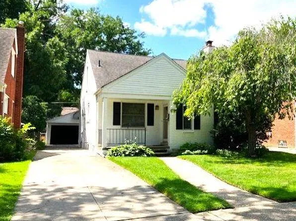 20894 Lochmoor St, Harper Woods, MI 48225