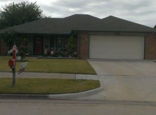 1340 NW 9th St, Moore, OK 73170