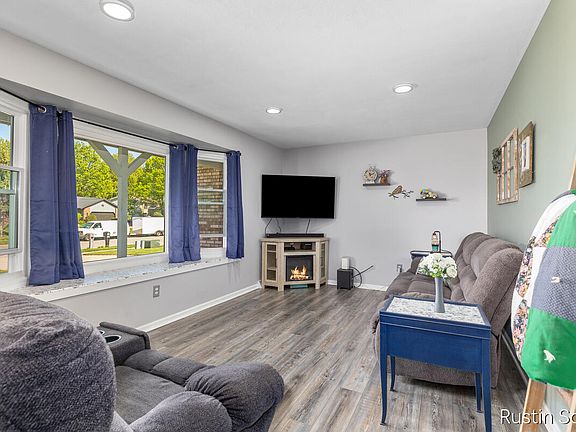 4th image of 4676 Meleana Ct SW