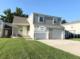 7109 W 69th St, Overland Park, KS 66204